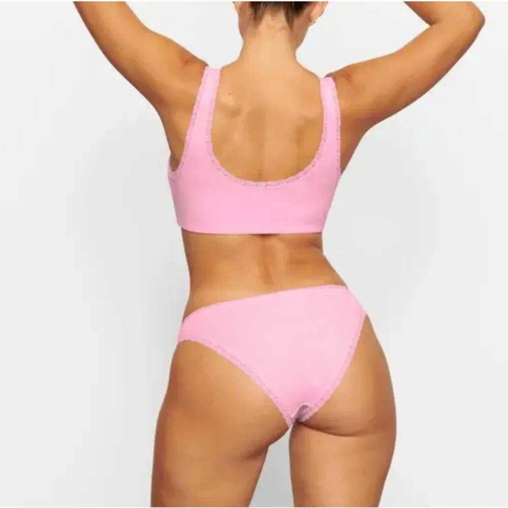 🌸RARE SKIMS LACE POINTELLE SCOOP NECK BRALETTE IN BUBBLEGUM 2X - Picture 6 of 6